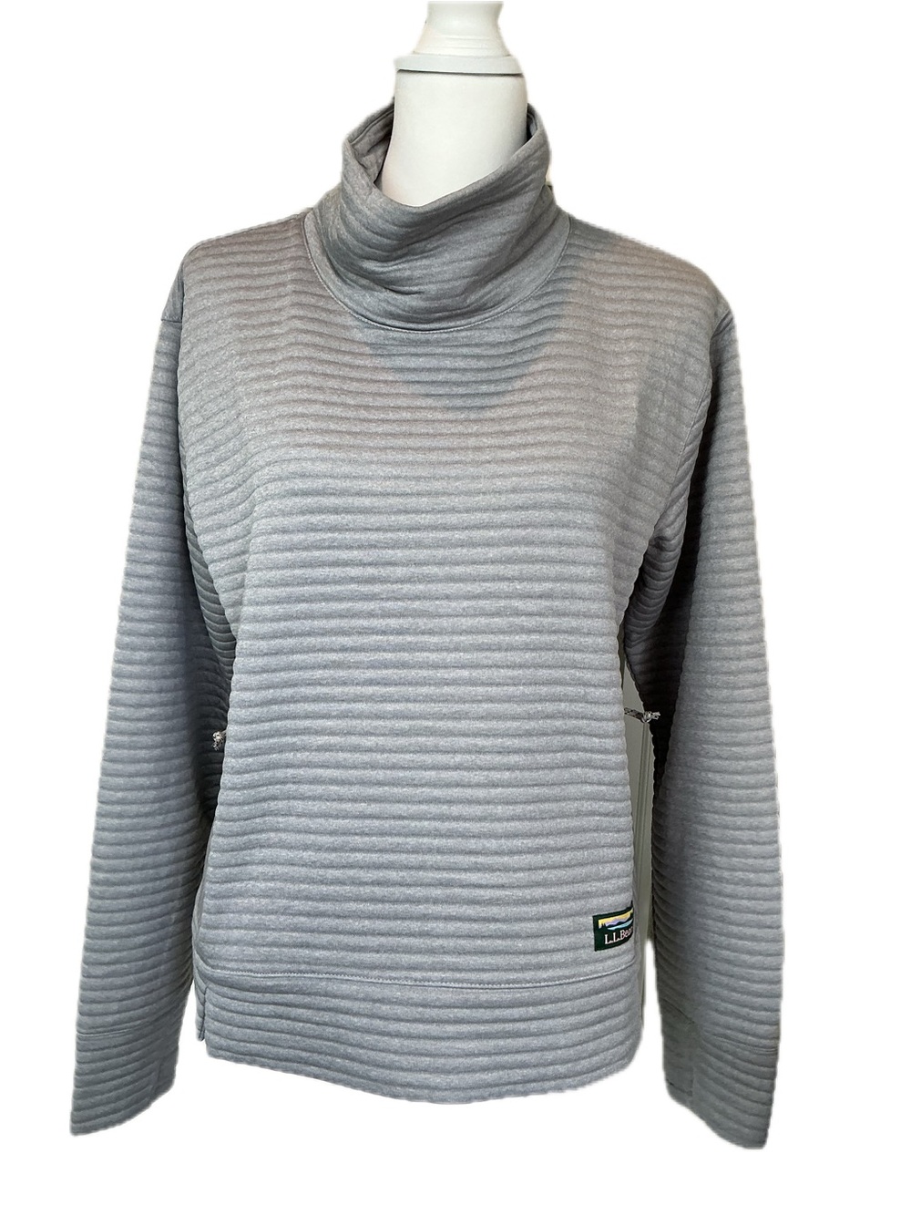 L.L. Bean Light Gray Quilted Turtleneck Pullover Top w Pockets